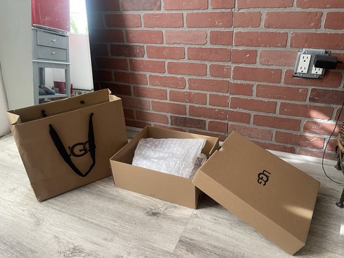 Ugg boots shoe - box, empty